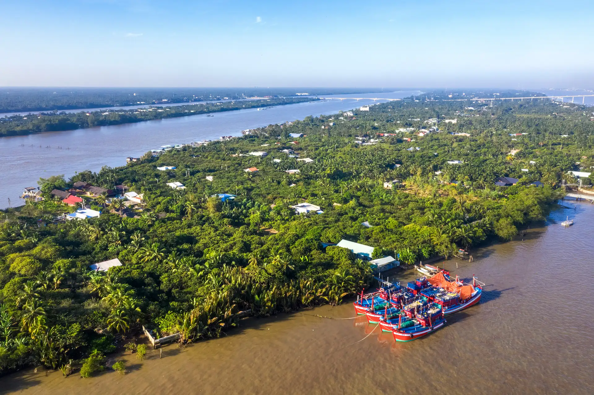 Thích Không thích Cù Lao Phụng (Cồn Phụng) là một cù lao nổi trên sông Tiền, nổi tiếng với di tích Đạo Dừa, Bảo tàng Dừa và các trải nghiệm miệt vườn đặc sắc tại Bến Tre.
