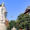 Chùa Long Hưng mang vẻ đẹp thanh tịnh và yên bình, góp phần tạo nên nét văn hóa tâm linh đặc sắc cho hành trình khám phá Đảo Bình Hưng.