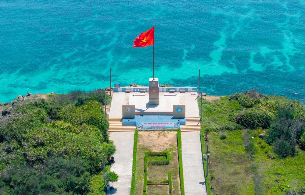 Cột cờ đảo Phú Quý