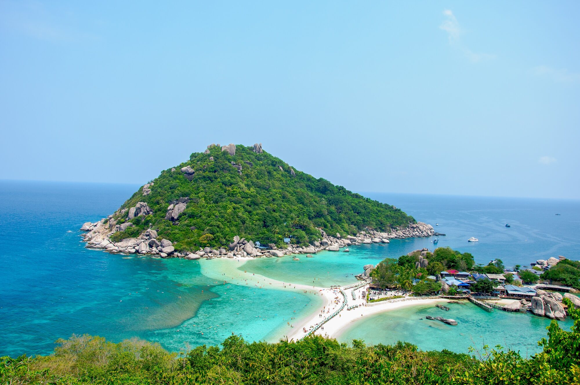 Vịnh Cam Ranh là toạ độ du lịch hấp dẫn, nằm trong top vịnh biển đẹp nhất Việt Nam