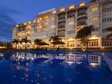 Đặt Tour miền Tây 2N1D lưu trú tại các khách sạn sang xịn mịn. Phòng tiện nghi, view sông thoáng mát, phục vụ chu đáo, gần các điểm tham quan tại Mỹ Tho và Cần Thơ.