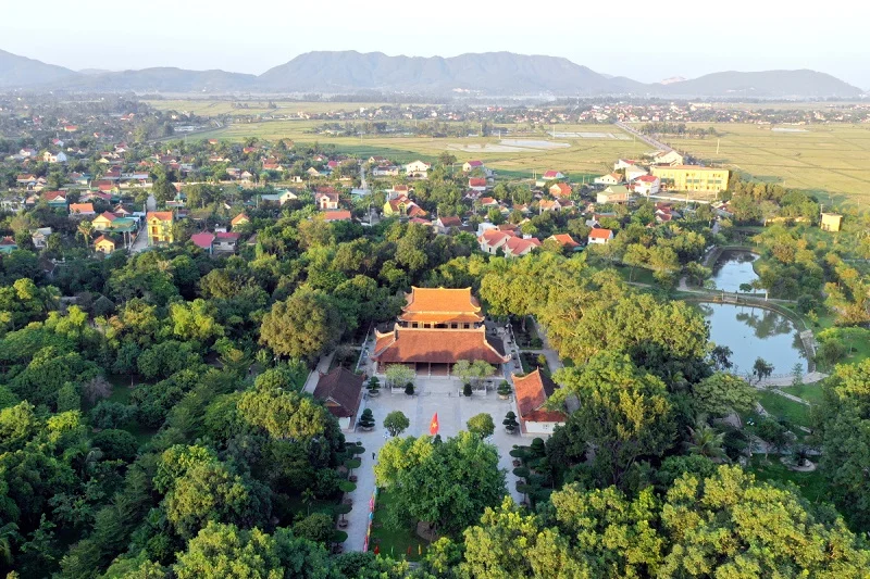 Khu di tích Kim Liên là nốt lặng trang nghiêm và đầy cảm xúc trong hành trình về nguồn, nơi lữ khách dâng nén tâm hương thành kính, lắng nghe những câu chuyện kể về gia thế và thời niên thiếu của Bác Hồ kính yêu.