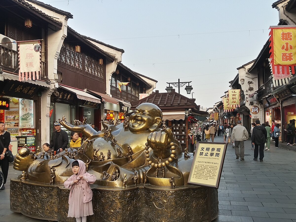 Thanh Hà Phường nổi bật với không gian cổ kính, những con phố mang đậm nét truyền thống và vẻ đẹp hoài niệm đặc trưng của văn hóa Trung Hoa.