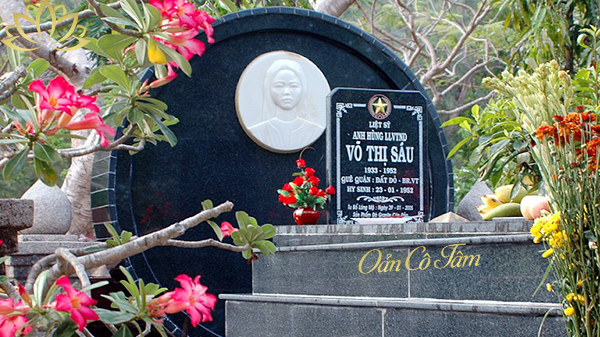  Viếng Cô Võ Thị Sáu