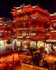 Kiến trúc cổ kính, rực rỡ sắc màu tại Miếu Thành Hoàng trong tuyến hành trình Thượng Hải - Hàng Châu - Tô Châu - Ô Trấn.