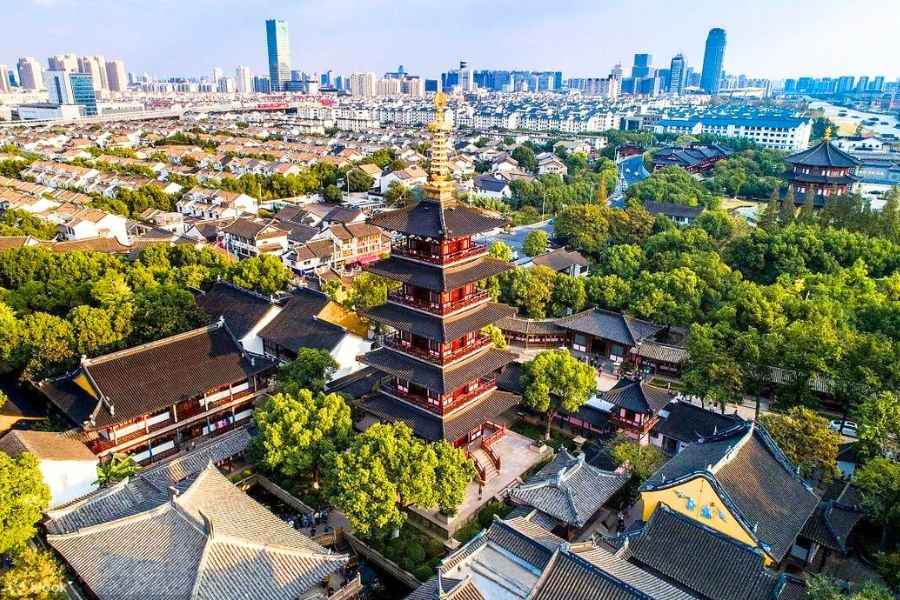 Hàn Sơn Tự là một ngôi chùa Phật giáo cổ kính, nổi tiếng với lịch sử hơn 1.500 năm và gắn liền với nhiều giai thoại văn hóa Trung Hoa.