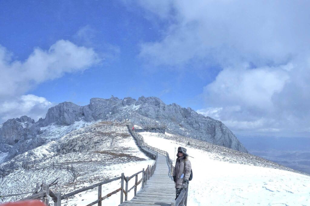 Núi tuyết Thạch Ca (Shika Snow Mountain)