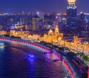 Toàn cảnh Bến Thượng Hải rực rỡ ánh đèn về đêm mang vẻ đẹp xa hoa, tráng lệ, biểu tượng check-in không thể bỏ lỡ tại Trung Quốc.