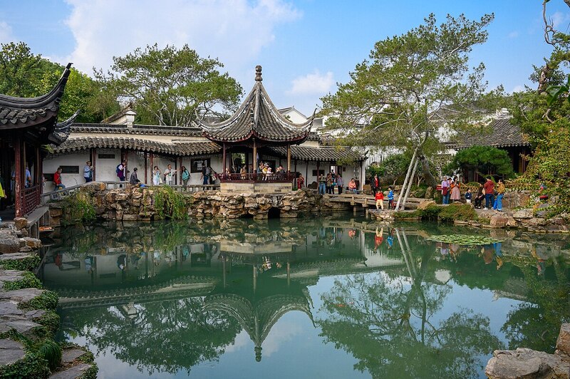 Nét đẹp nghệ thuật kiến trúc vườn cổ Tô Châu đặc trưng. Đây là tư liệu tham khảo cho các danh thắng nổi tiếng tại Tô Châu như Chuyết Chính Viên, Lưu Viên và Sư Tử Lâm.
