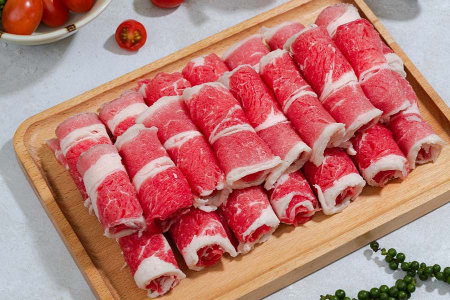 Những đĩa thịt bò cắt lát mỏng cực kỳ hấp dẫn, một đặc sản Tứ Xuyên phải thử khi thưởng thức nồi lẩu Trùng Khánh ẩm thực Tứ Xuyên.