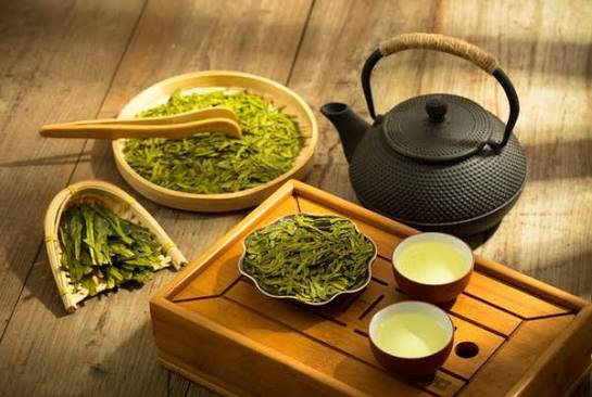 Khám phá hương vị thanh tao của Trà Long Tỉnh – biểu tượng "quốc trà" thuộc hệ thống ẩm thực Tây Hồ Hàng Châu. Xem ngay thời điểm đẹp nhất để đi Tây Hồ trong năm, tọa độ Tây Hồ nằm ở đâu và kinh nghiệm đặt tour du lịch Hàng Châu Tô Châu trọn gói giá tốt!