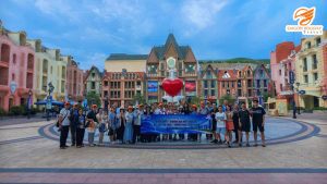 Du lịch tự túc hay đi tour - Đoàn khách tham quan theo tour trọn gói của SaigonHolidayTravel