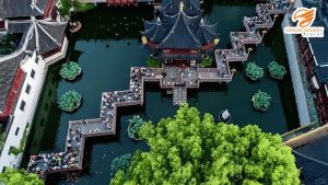 Cầu Cửu Khúc Kiều hình chữ chi tại Vườn Dự Viên (Yu Garden) Thượng Hải nhìn từ trên cao