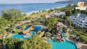 Du lịch Thái Lan mùa cao điểm nghỉ dưỡng tại resort ven biển với hồ bơi xanh mát