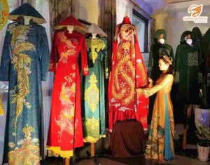 Kimono, Hanfu và Áo dài cưới thêu rồng phượng tinh xảo kết hợp nón lá, nét đẹp trang phục truyền thống Việt Nam