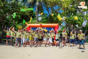 Checklist tổ chức chuyến du lịch công ty - Hoạt động tham gia team building sôi nổi và gắn kết