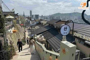 Seoul - Làng bích họa Ihwa nổi bật với những con dốc, mái nhà cổ và các tác phẩm nghệ thuật đường phố